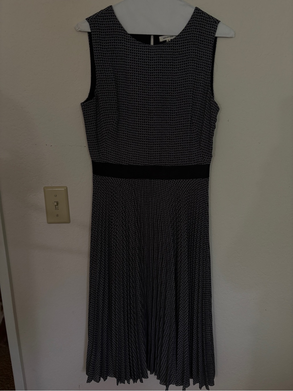 Max Studio Black & White Sleeveless Pleated Fit-and-Flare Dress